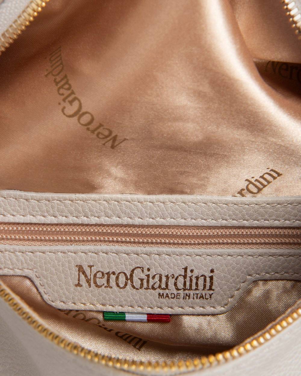 NeroGiardini Art. E443782D Ritorno libero