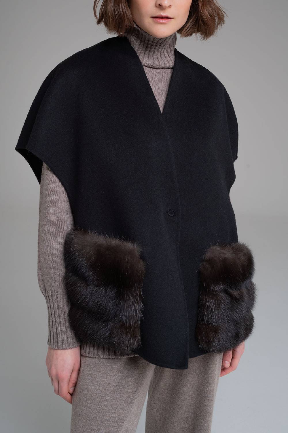 Manzoni 24 Gilet in tessuto cashmere Loro Piana con tasche in zibellino Novità