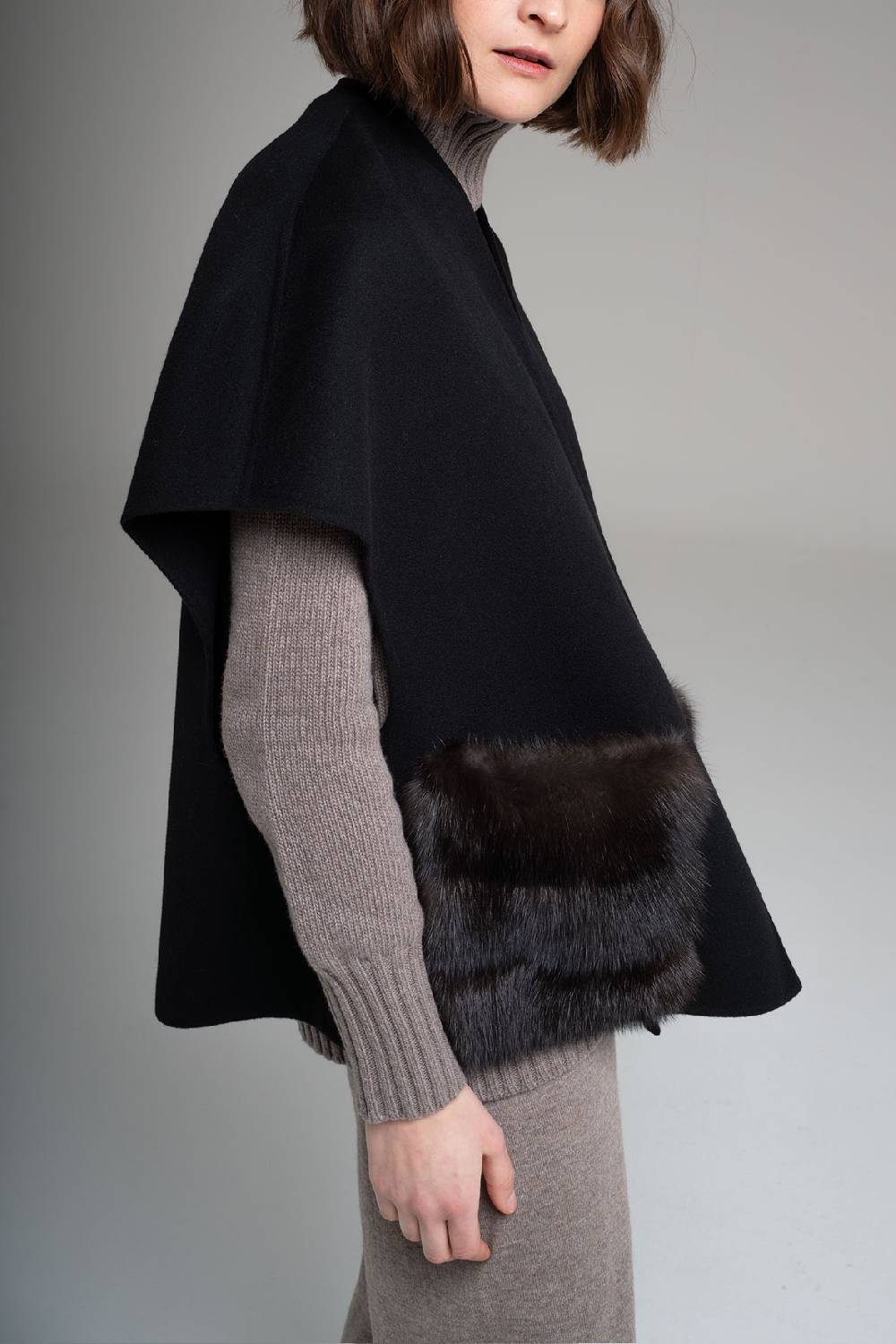 Manzoni 24 Gilet in tessuto cashmere Loro Piana con tasche in zibellino Novità