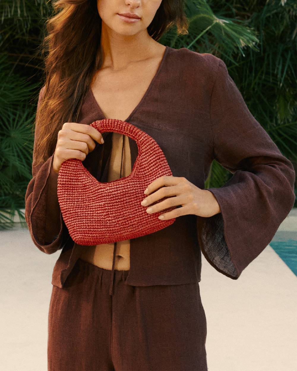 Manebí Raffia Halfmoon Bag - Rust Comprane uno, ottenene uno gratis