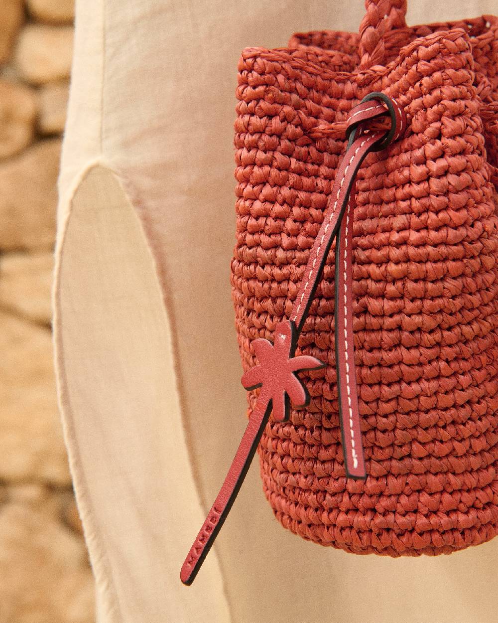 Manebí Raffia Beach Bucket Mini - Rust Offerte speciali
