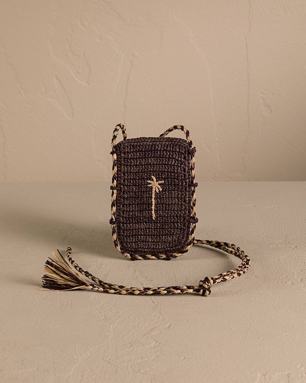Manebí Raffia Phone Case - Shoulder Strap Chocolate With Tan Palm Offerta settimanale