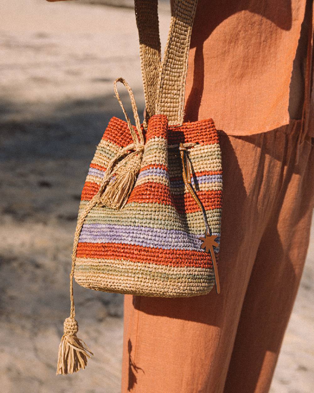 Manebí Raffia Beach Bucket - Rust Tan Mineral Green Summer Purple Stripes Offerta speciale della fabbrica