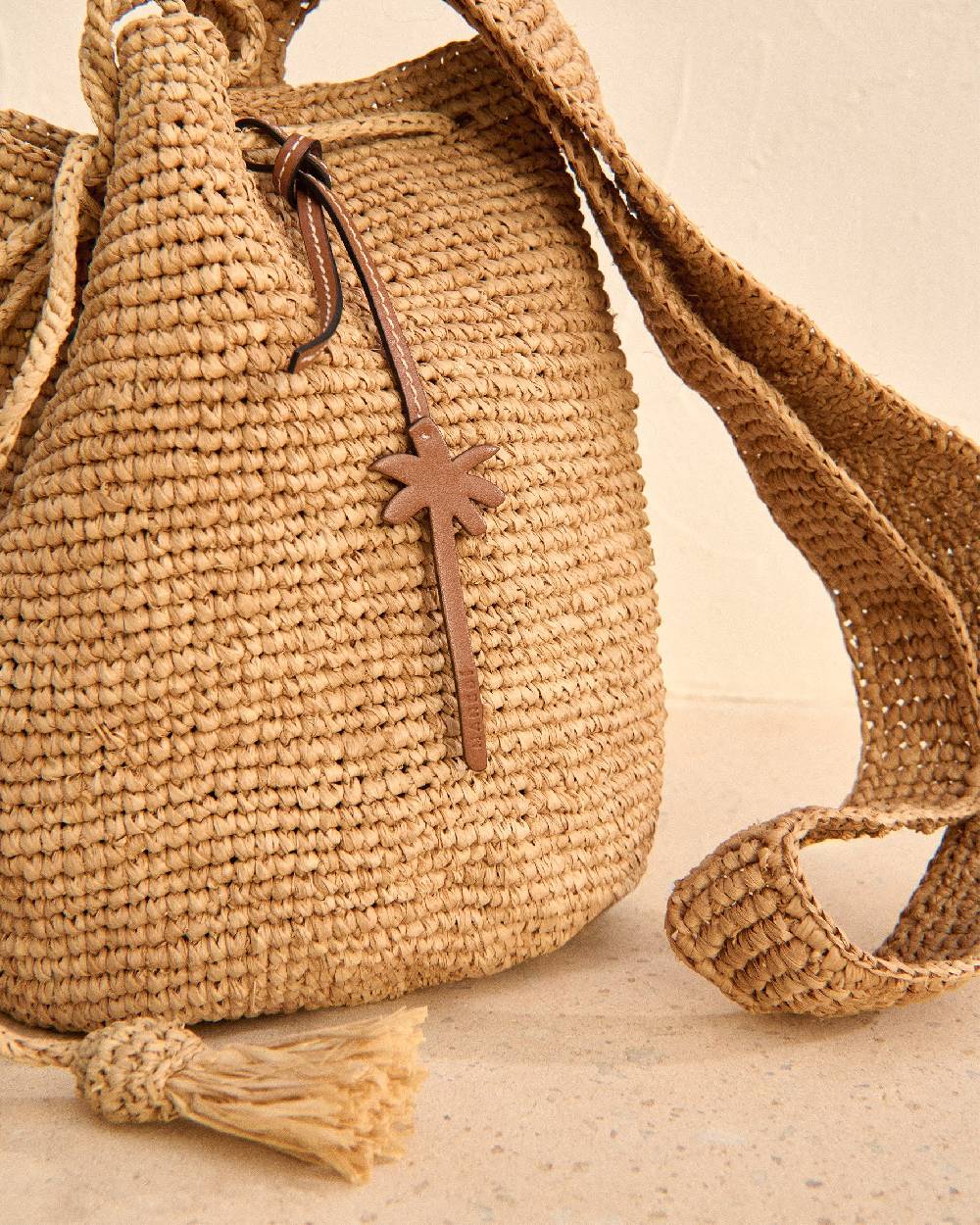 Manebí Raffia Beach Bucket - Palm Leather Tag Tan Limitato a 3 giorni