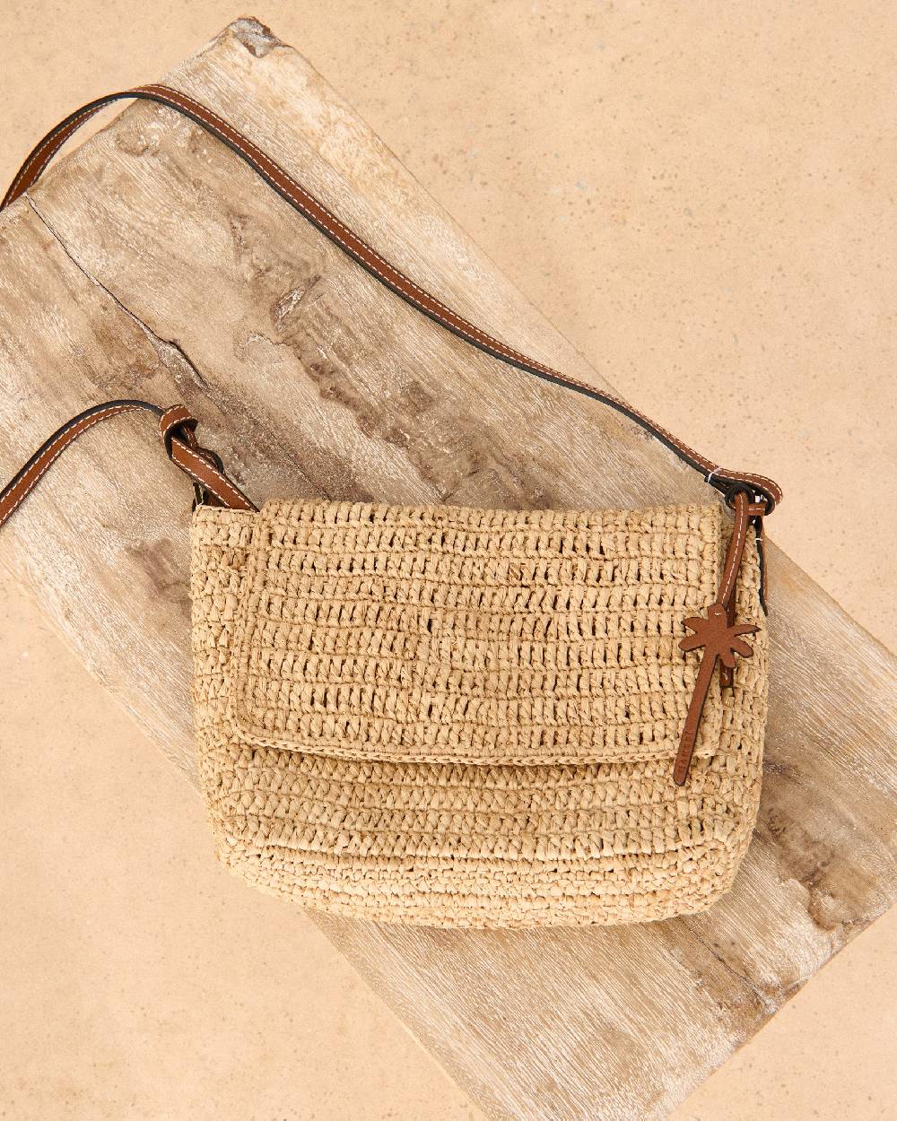 Manebí Raffia Summer Night Bag Medium - Leather Handle \u0026 Palm Leather Tag Natural and Brown Esporta salva