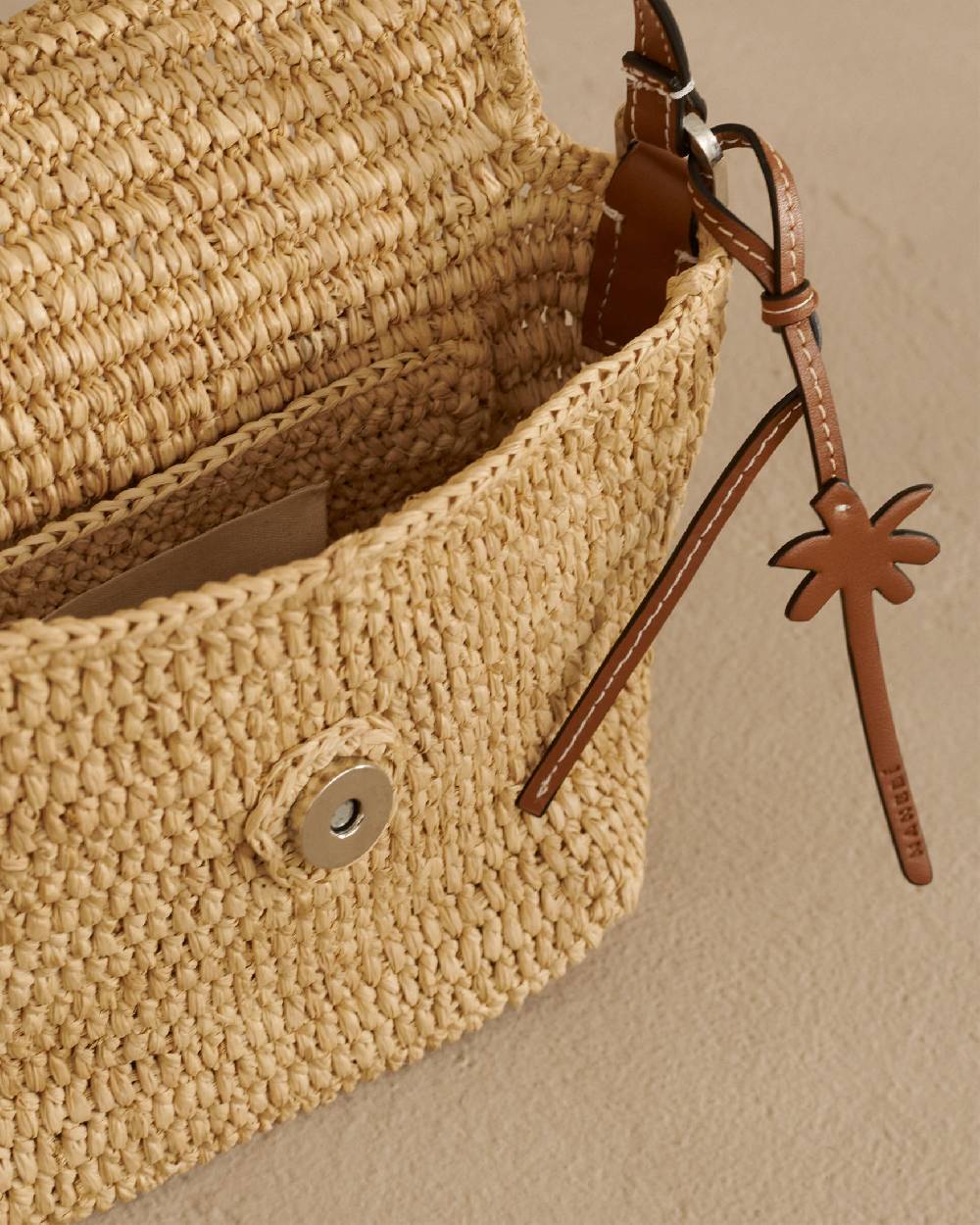 Manebí Raffia Summer Night Bag Medium - Leather Handle \u0026 Palm Leather Tag Natural and Brown Esporta salva