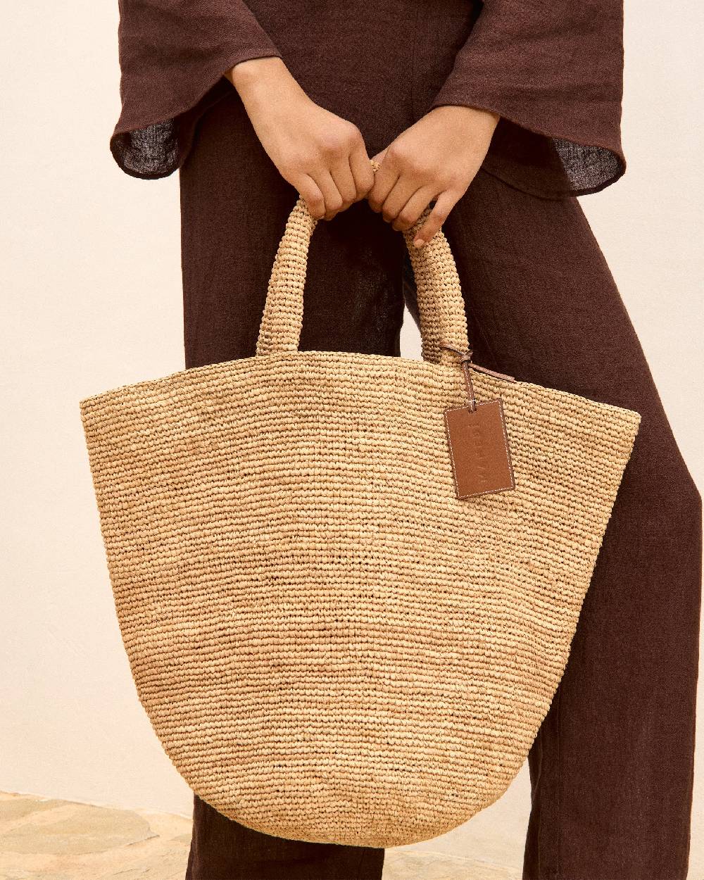 Manebí Raffia Summer Bag - Leather Handle \u0026 Palm Leather Tag Tan 50% di sconto per tempo limitato
