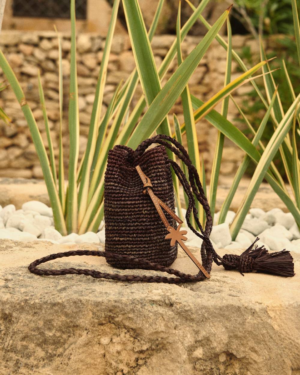 Manebí Raffia Beach Bucket Mini - Chocholate Italia