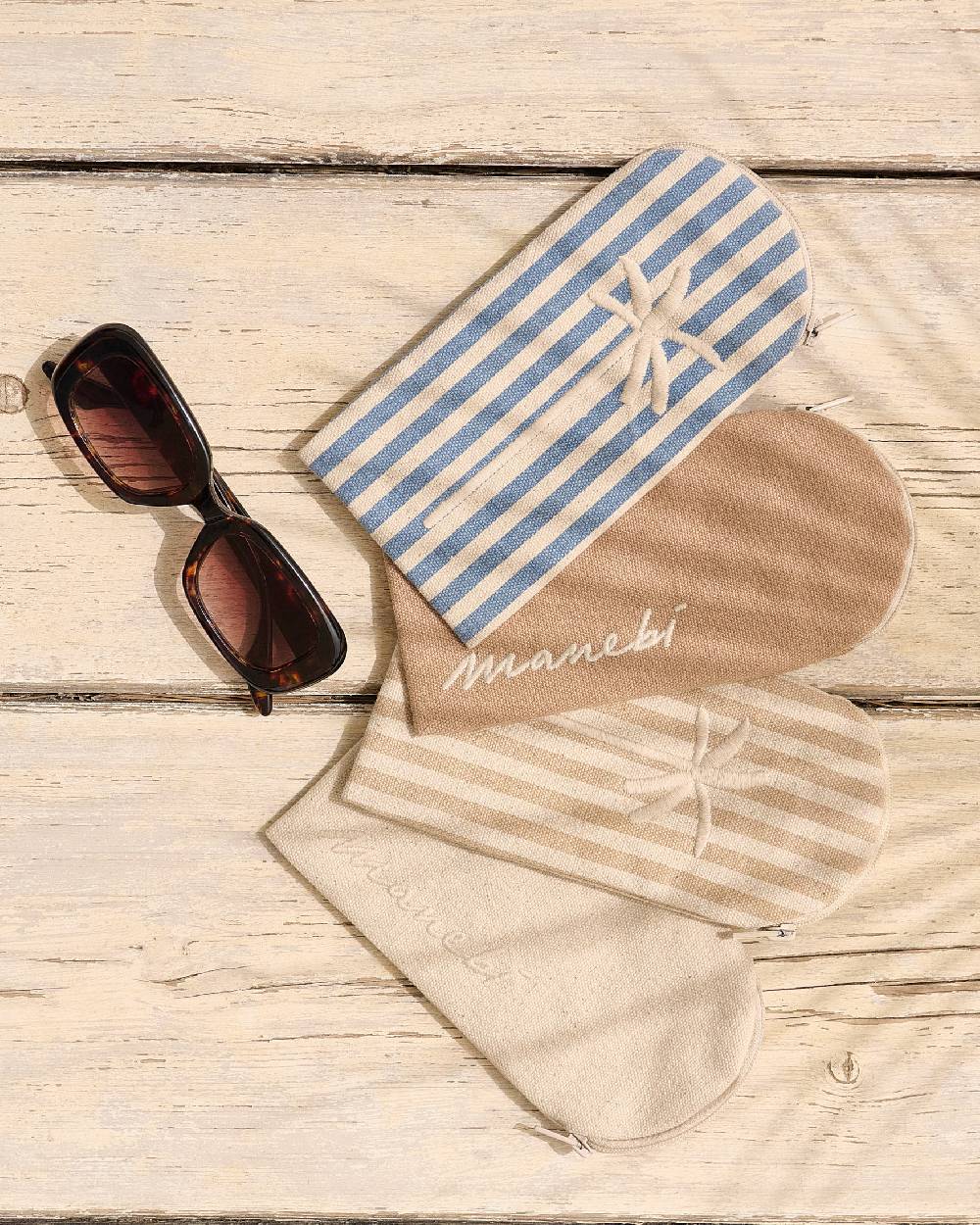 Manebí Canvas Sunglasses Case - Portofino White \u0026 Beige Stripes Economico
