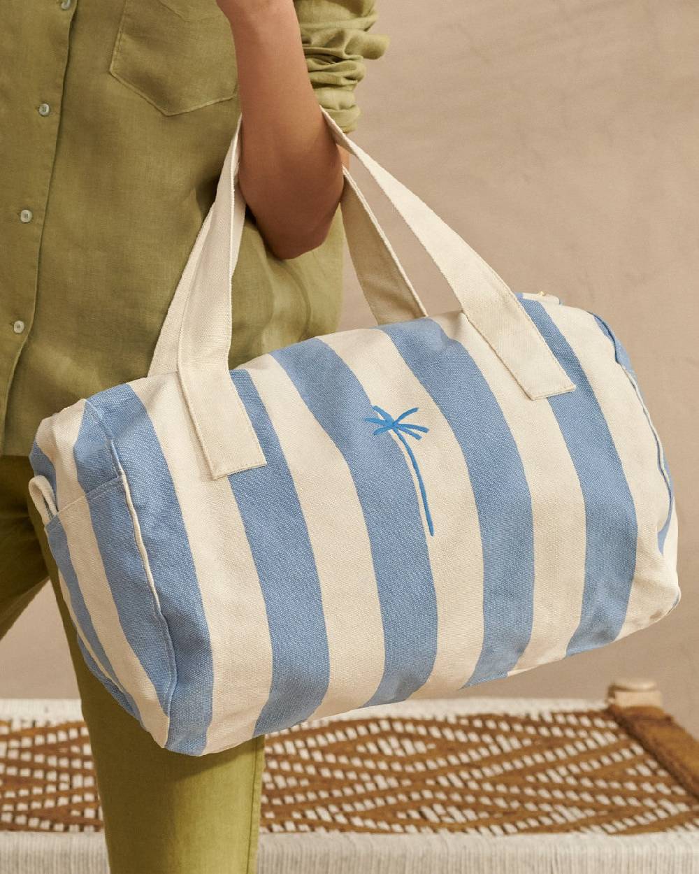 Manebí Canvas Weekend Bag - Embroidered Logo White and Indigo Stripes Offerte