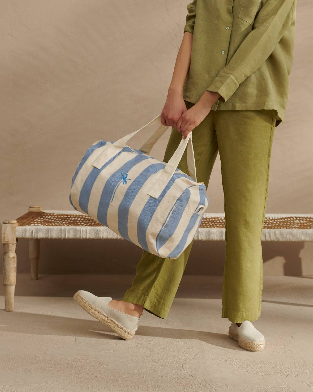 Manebí Canvas Weekend Bag - Embroidered Logo White and Indigo Stripes Offerte