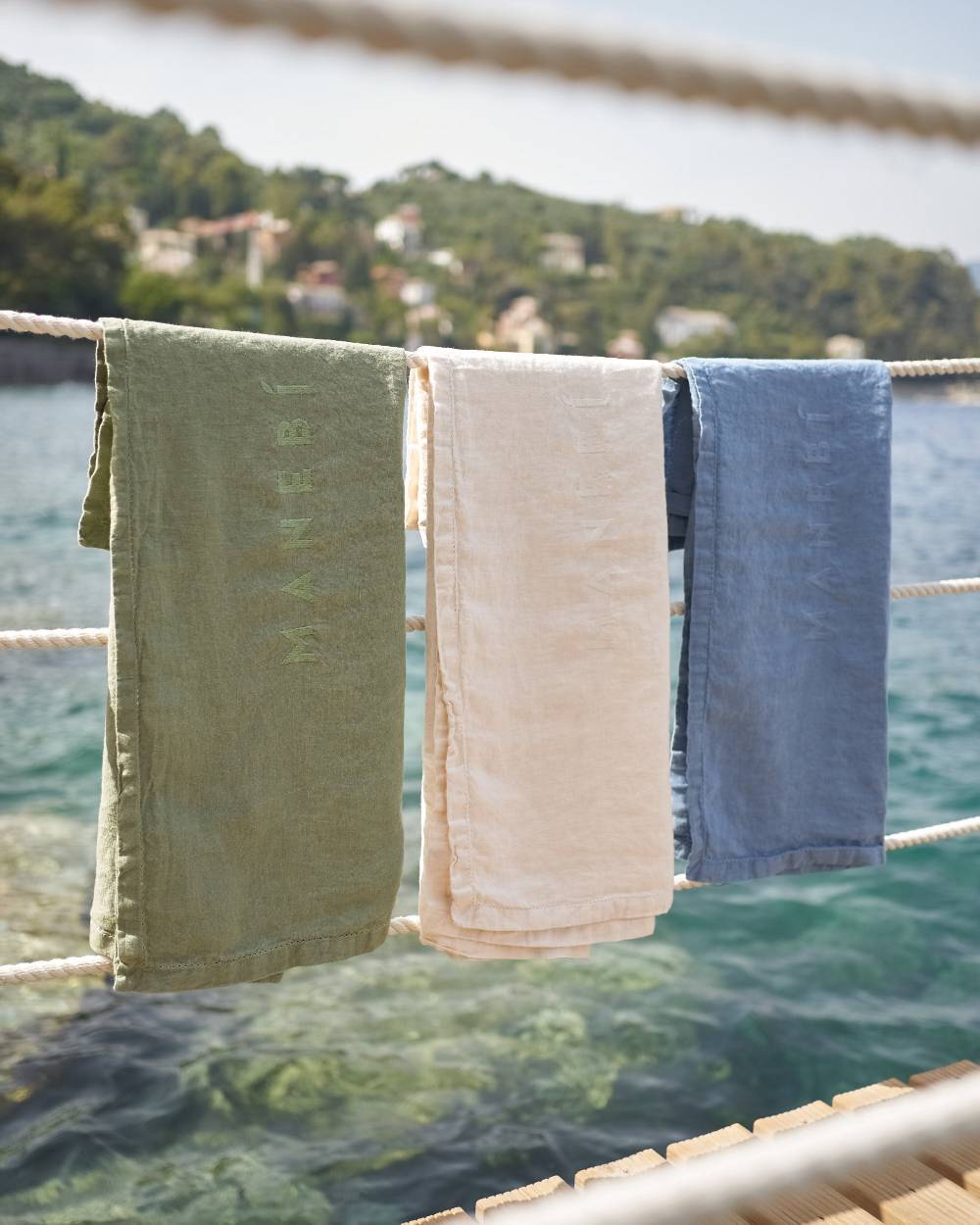 Manebí Washed Linen Beach Towel - Embroidered Logo Indigo Negozio online di fabbrica