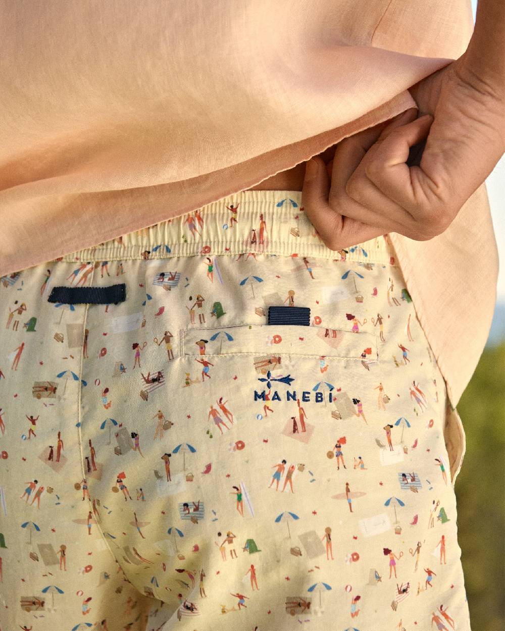 Manebí Printed Swim Shorts - Kids At The Beach Fornitura limitata