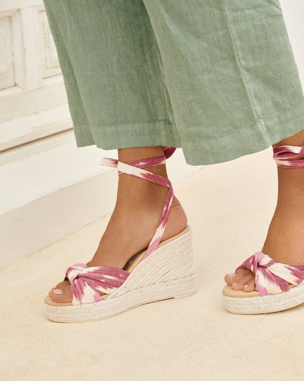 Manebí Dyed Cotton Wedge Espadrilles|With Knot - Tulum Pink And White Ikat Fino al 50% di sconto