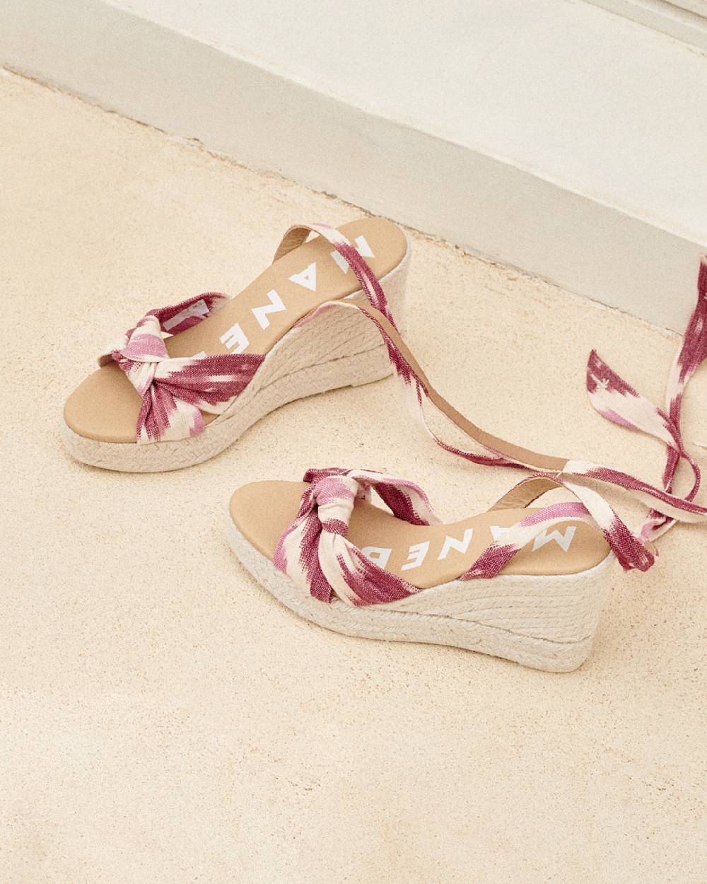 Manebí Dyed Cotton Wedge Espadrilles|With Knot - Tulum Pink And White Ikat Fino al 50% di sconto