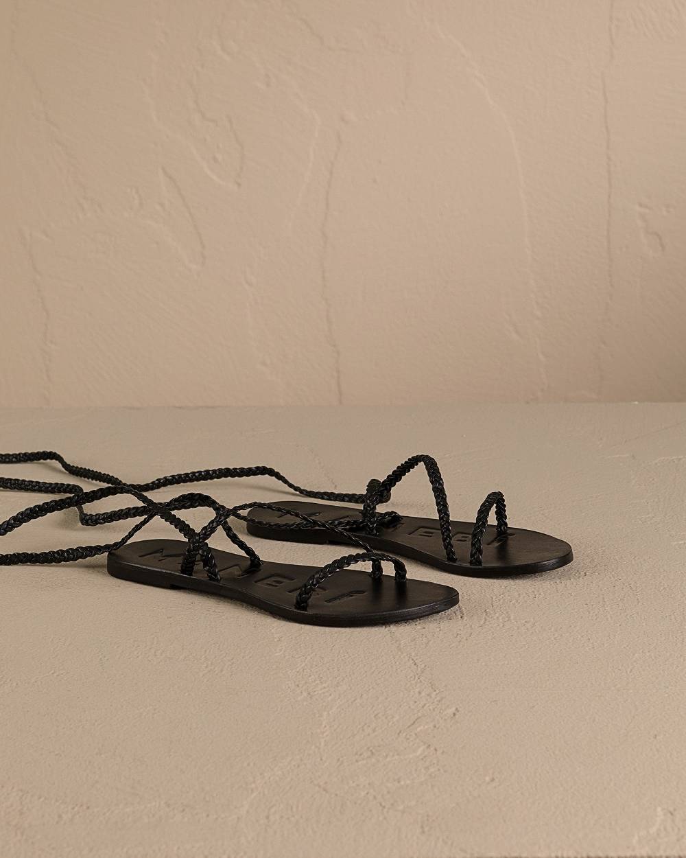 Manebí Leather Sandals - Canyon Black Tie-Up Multi Braid Bands Sostegno trimestrale