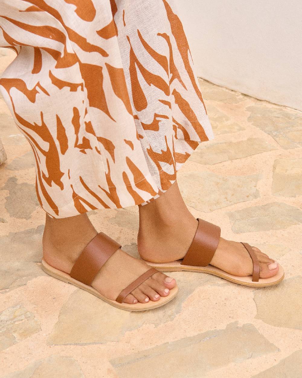 Manebí Leather Two Bands Sandals - Tan Fino al 55% di sconto