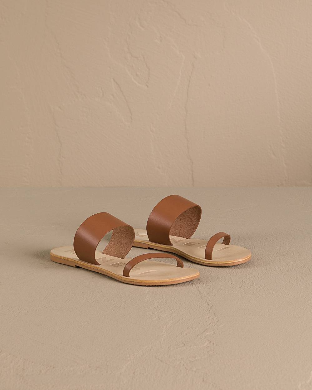 Manebí Leather Two Bands Sandals - Tan Fino al 55% di sconto