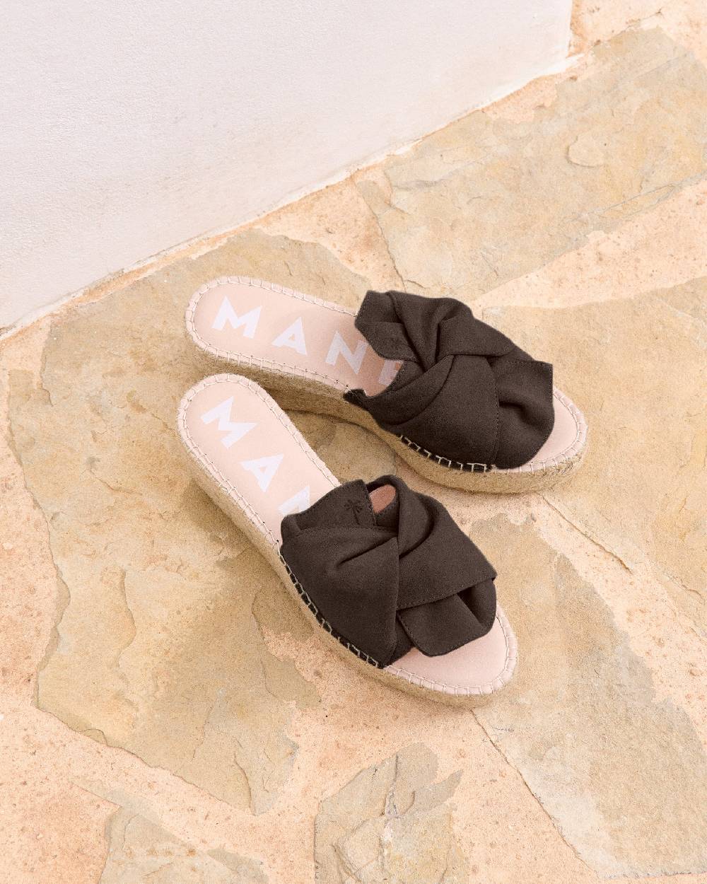 Manebí Soft Suede Platforms With Knot - Cocoa Esporta salva