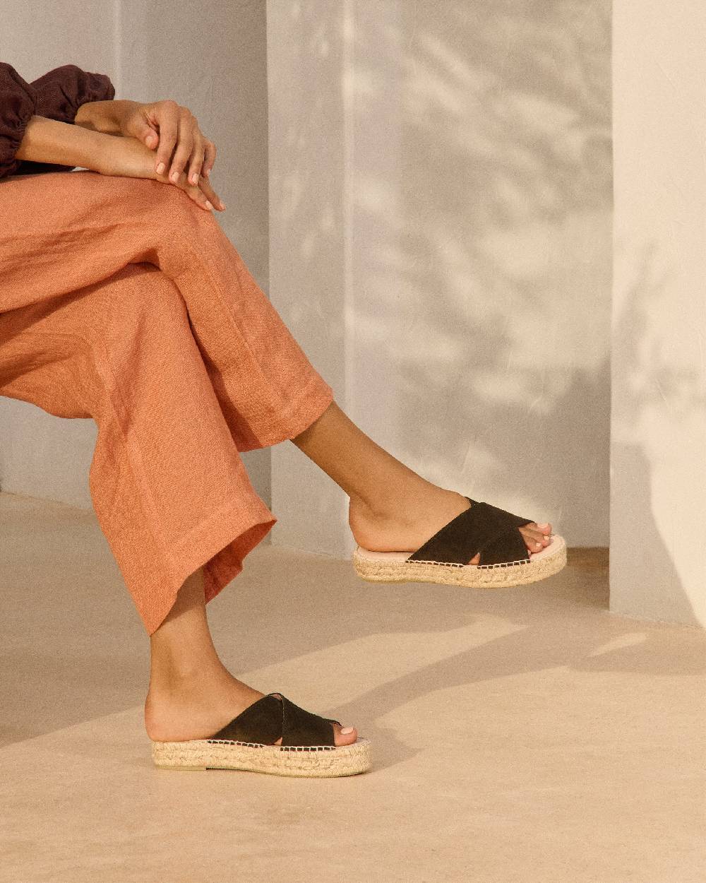 Manebí Suede Double Sole|Crossed Bands Sandals - Cocoa Black Friday Prezzi