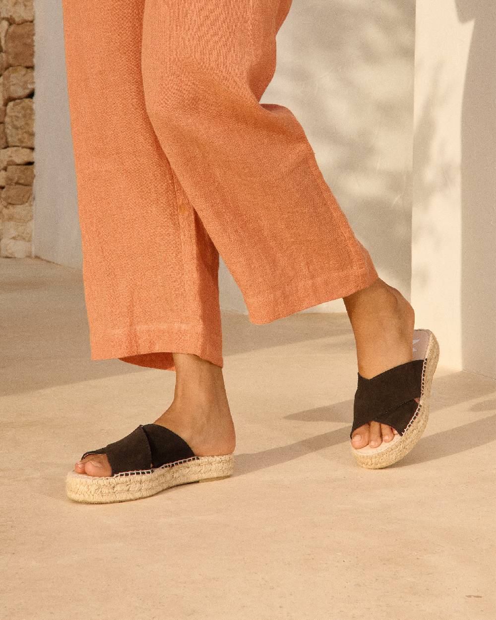 Manebí Suede Double Sole|Crossed Bands Sandals - Cocoa Black Friday Prezzi