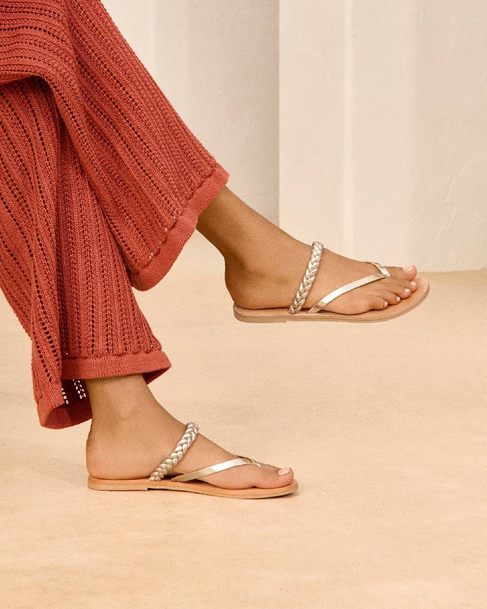 Manebí Leather Braid Thong Sandals - Platinum Negozi Online