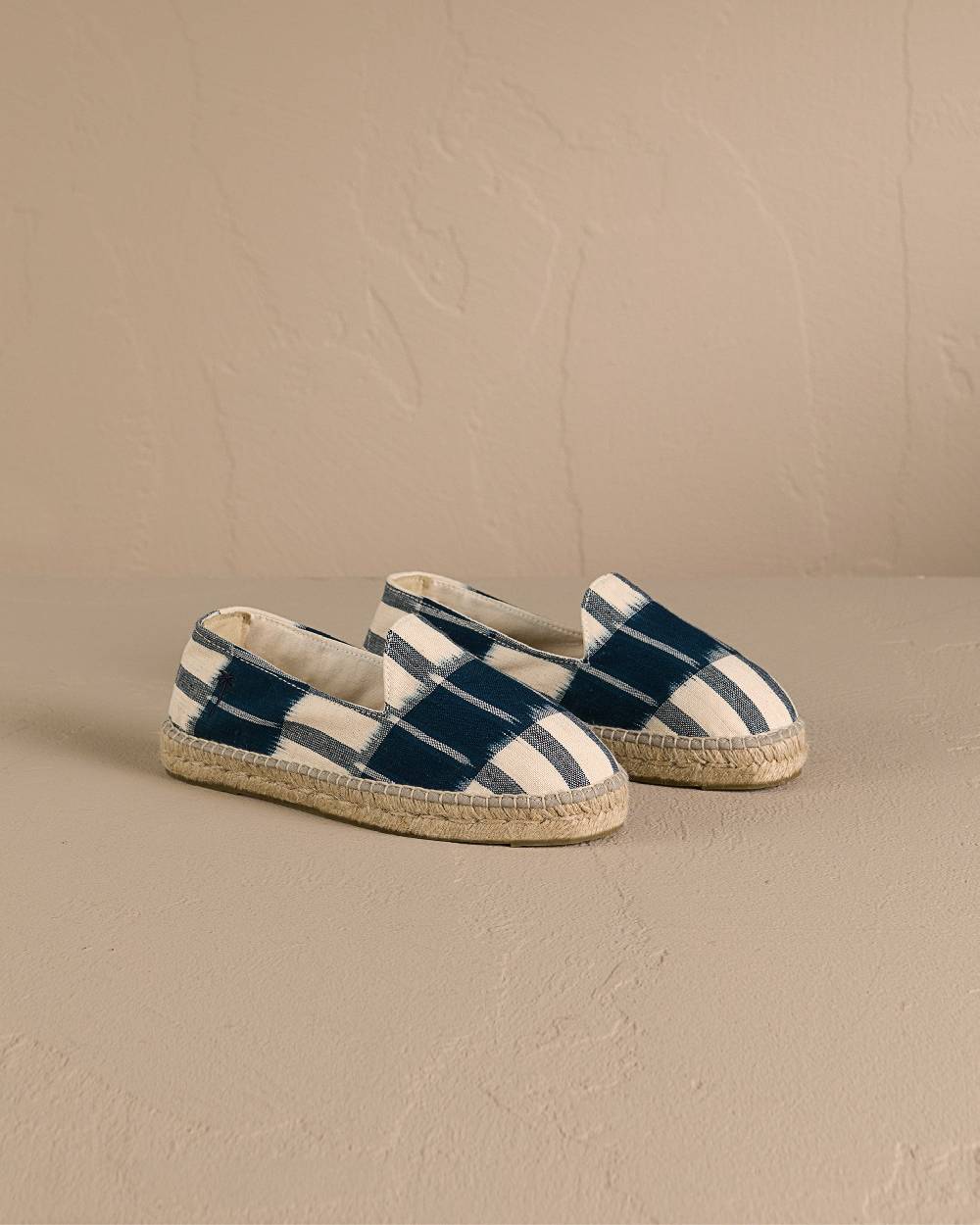Manebí Dyed Cotton Espadrilles - Navy Blue And Indigo Pattern Comprane uno, ottenene uno gratis
