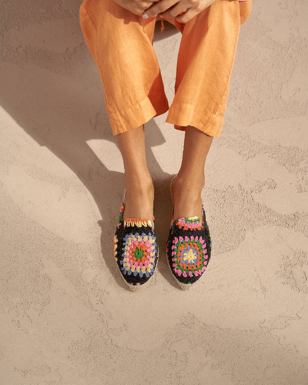 Manebí Cotton Crochet Mules - Yucatán Orange And Pink On Black Offerte