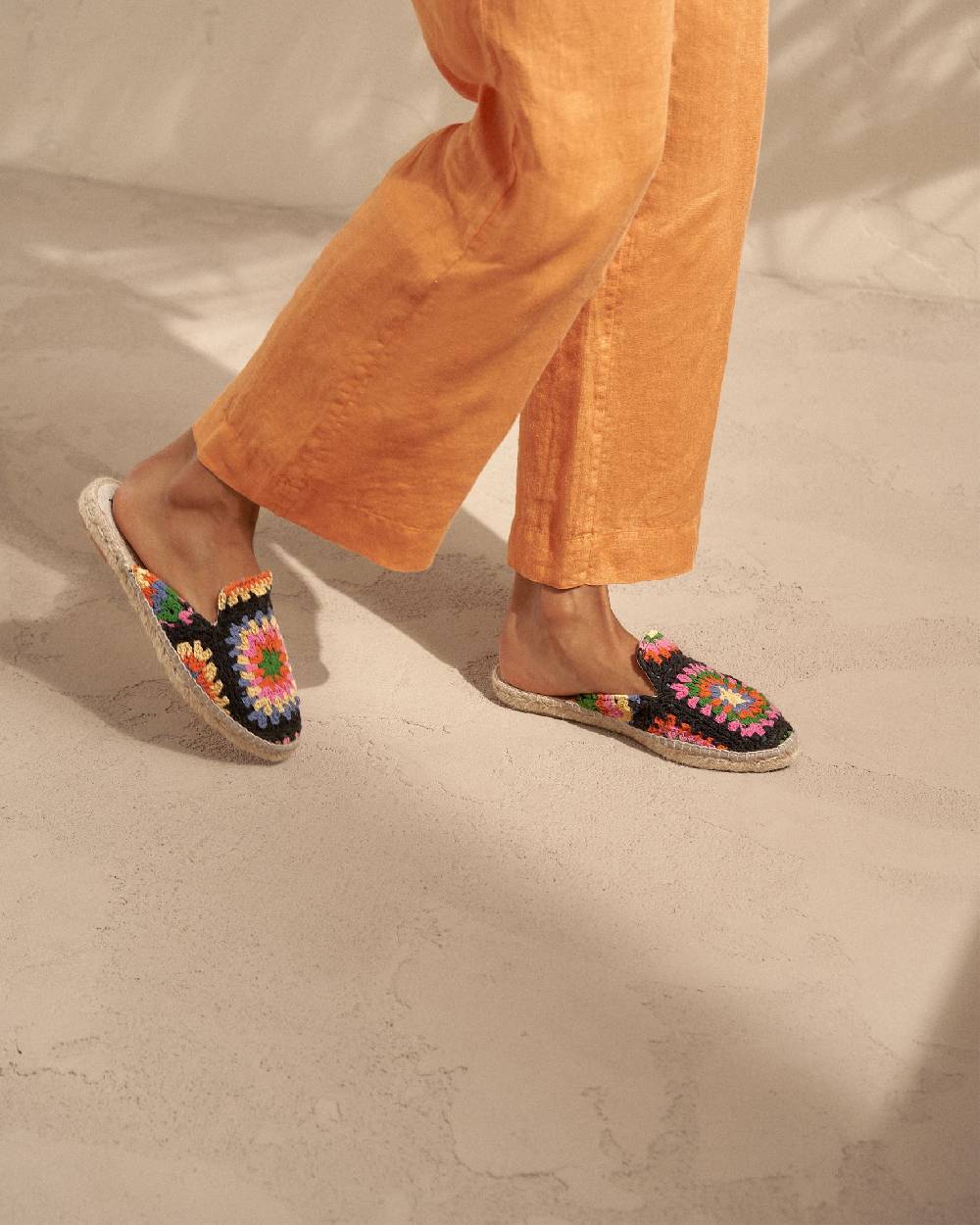 Manebí Cotton Crochet Mules - Yucatán Orange And Pink On Black Offerte