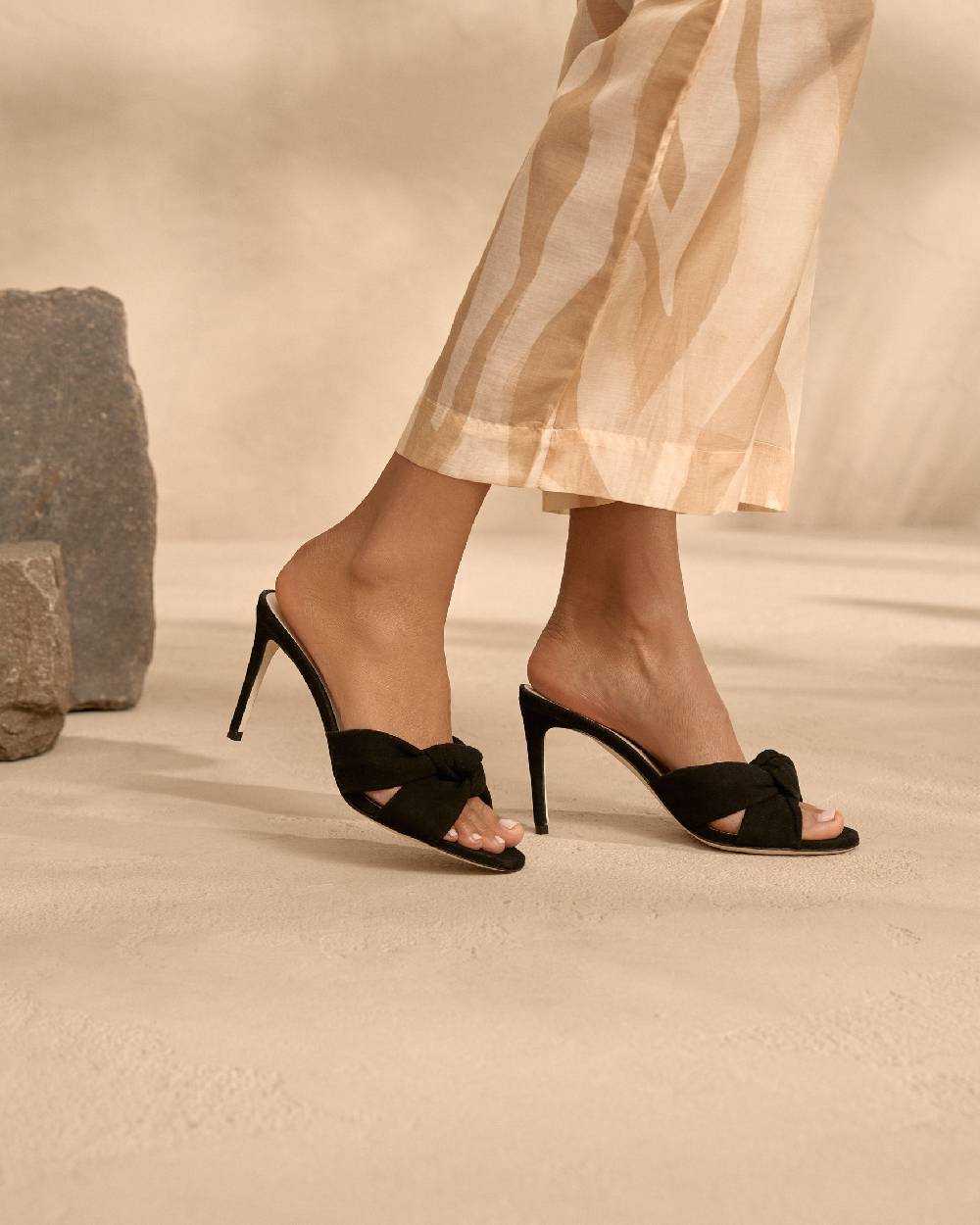 Manebí Sophie Suede Mule Heels - Knot Black Saldi Di Fabbrica