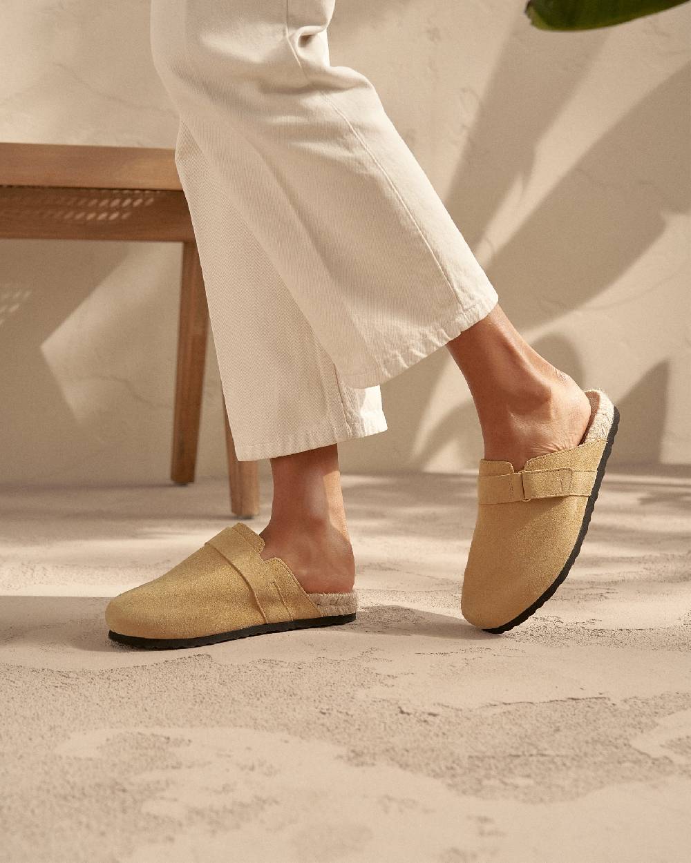 Manebí Suede Clog Mules - Hamptons Inca Cream Negozio