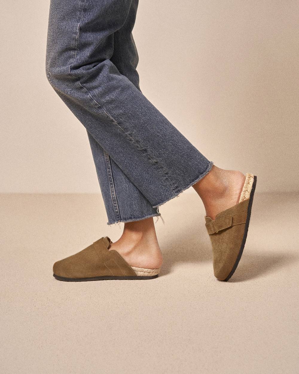 Manebí Suede Clog Mules - Hamptons Kaki Green In Saldo