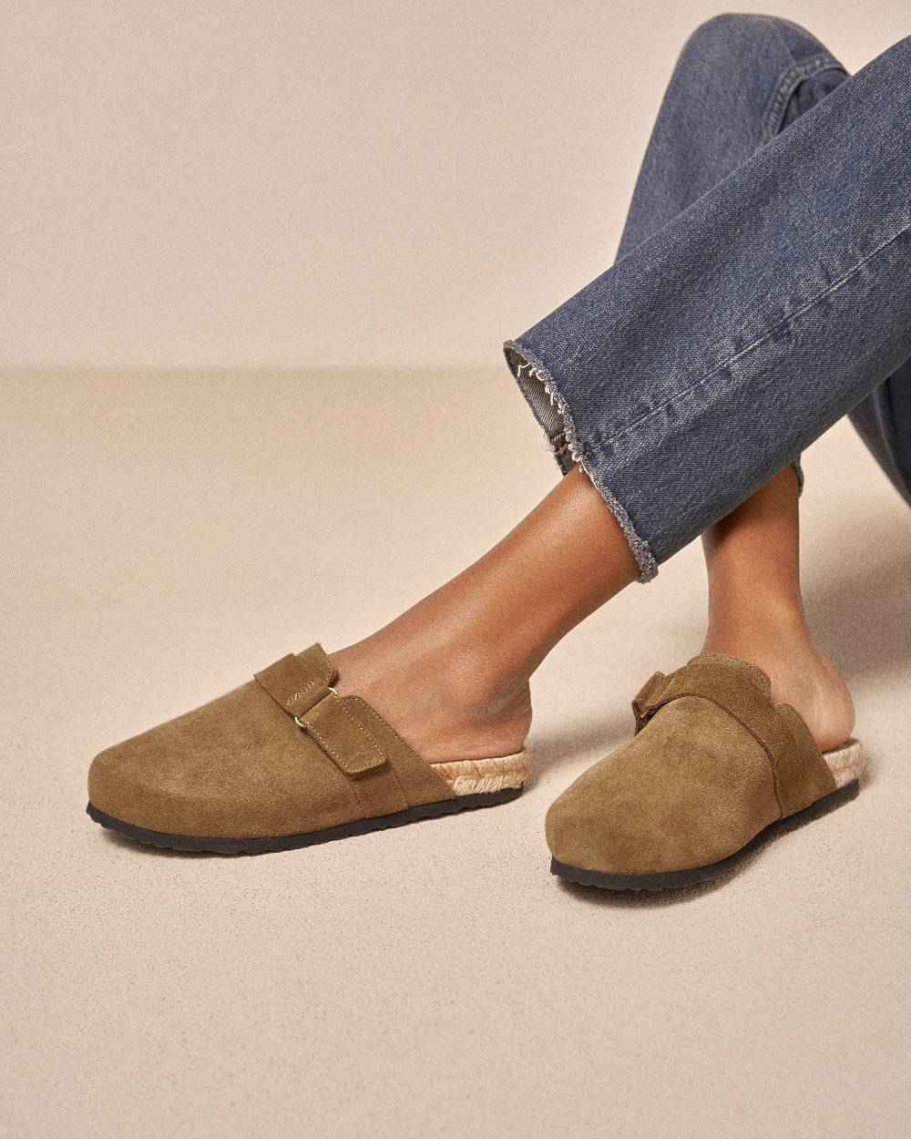 Manebí Suede Clog Mules - Hamptons Kaki Green In Saldo