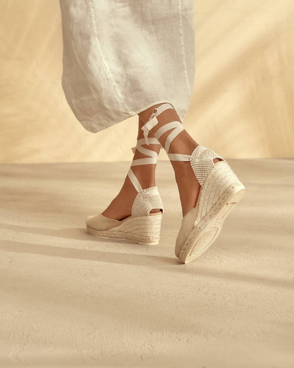 Manebí Soft Suede Low Wedge Espadrilles - Hamptons Champagne Beige Grandi sconti