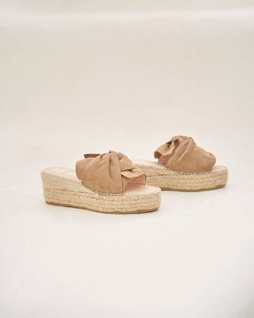Manebí Soft Suede Platforms With Knot - Hamptons Vintage Taupe Offerte giornaliere