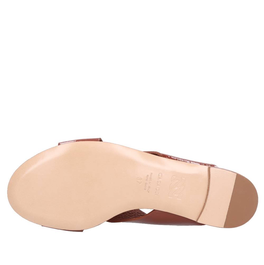 CASADEI Mules in vernice Shopping Online