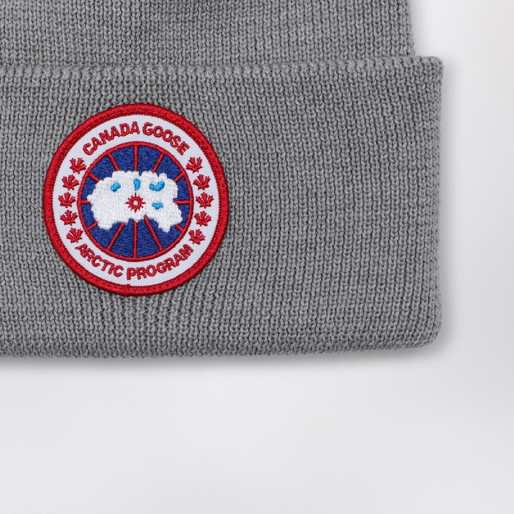 Canada Goose Cuffia grigia con patch logo Sconti questo mese