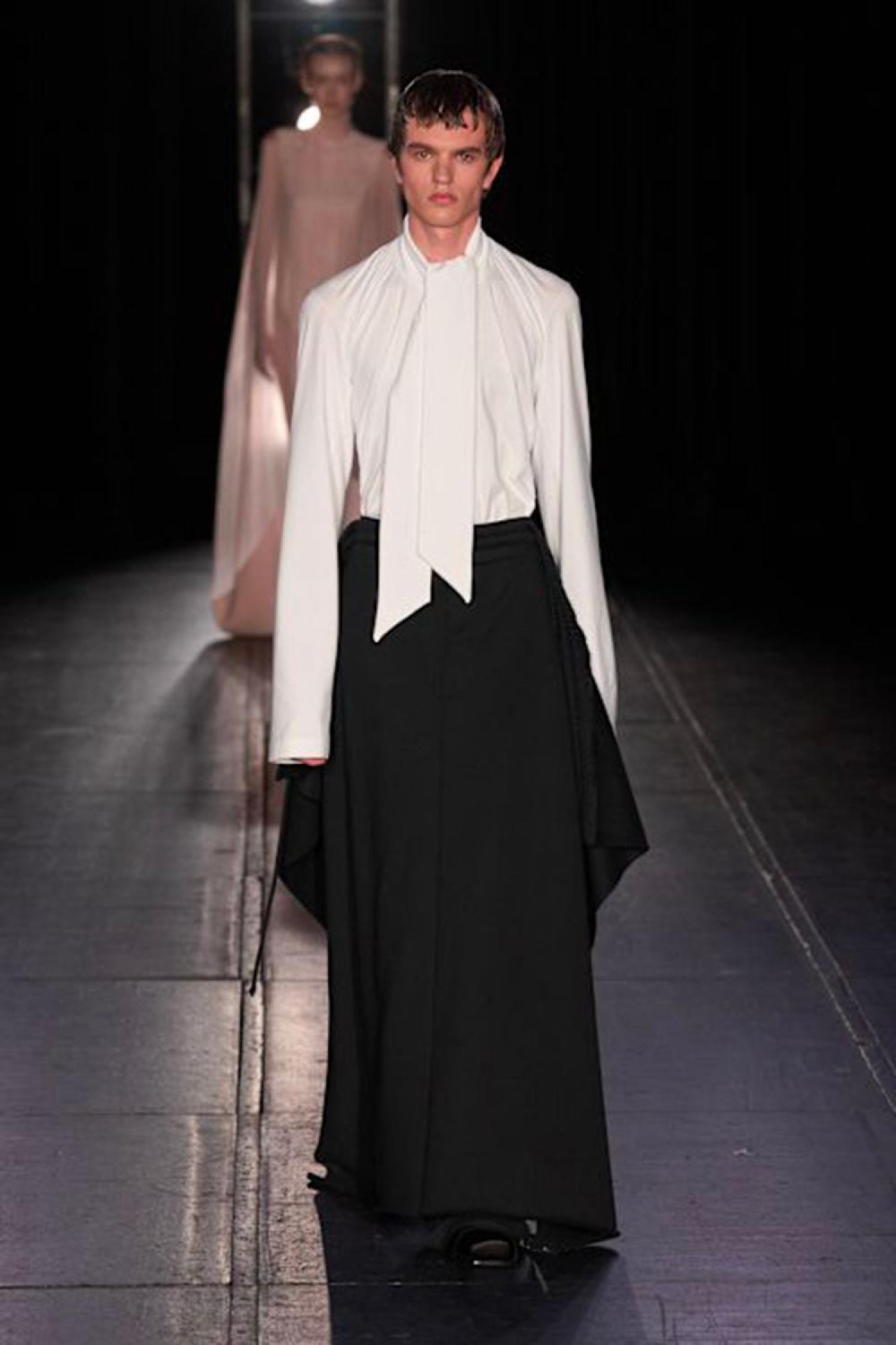 Antonioli ALAINPAUL WOMAN BLACK TROUSERS In vendita