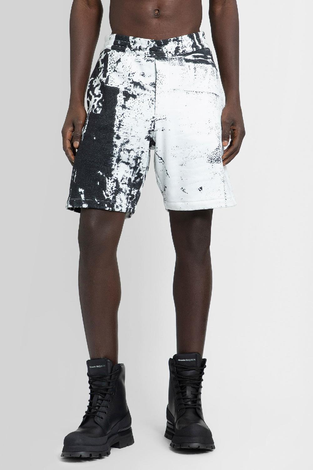 Antonioli ALEXANDER MCQUEEN MAN BLACK&WHITE SHORTS & SKIRTS Offerta per la Festa della Mamma