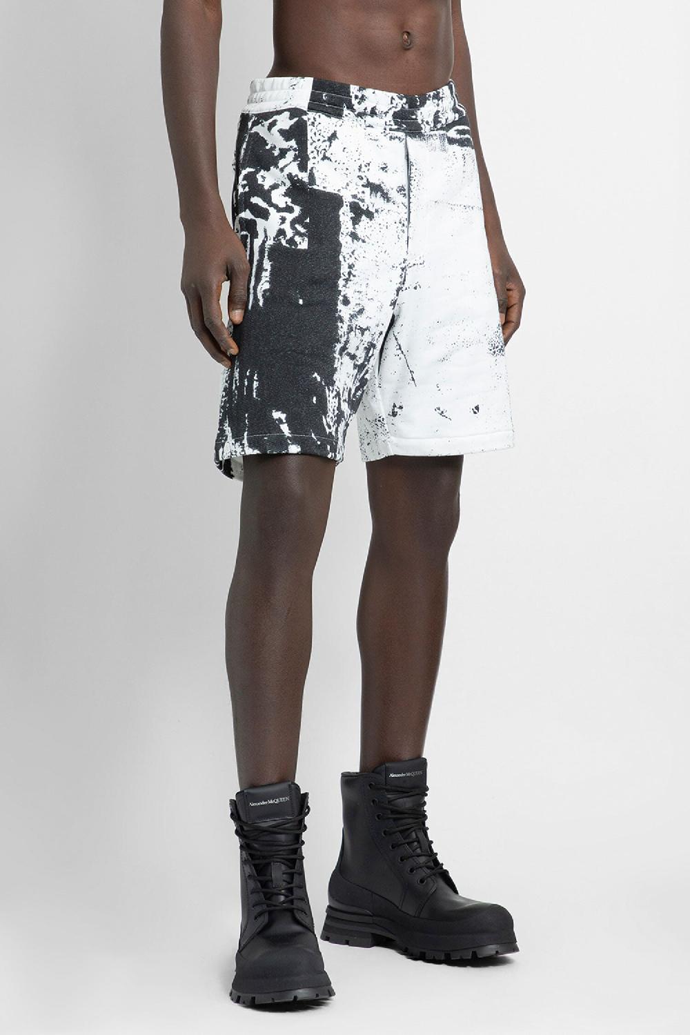 Antonioli ALEXANDER MCQUEEN MAN BLACK&WHITE SHORTS & SKIRTS Offerta per la Festa della Mamma