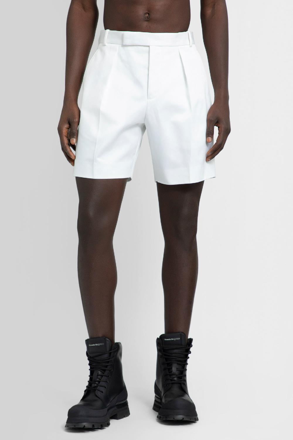 Antonioli ALEXANDER MCQUEEN MAN WHITE SHORTS & SKIRTS Prezzo basso