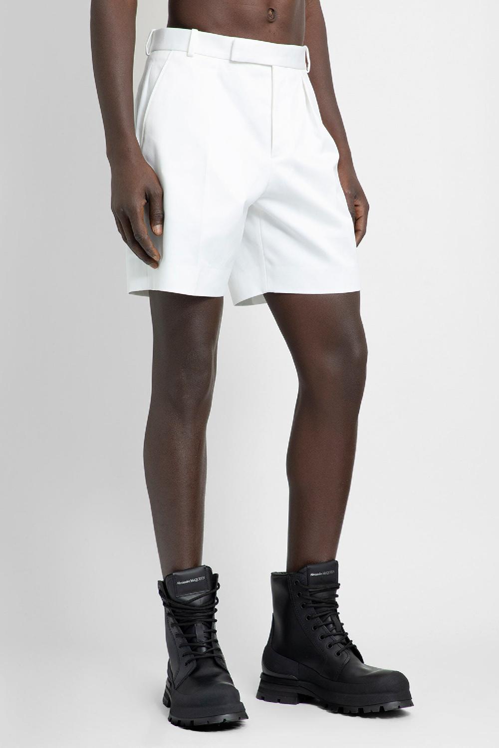 Antonioli ALEXANDER MCQUEEN MAN WHITE SHORTS & SKIRTS Prezzo basso