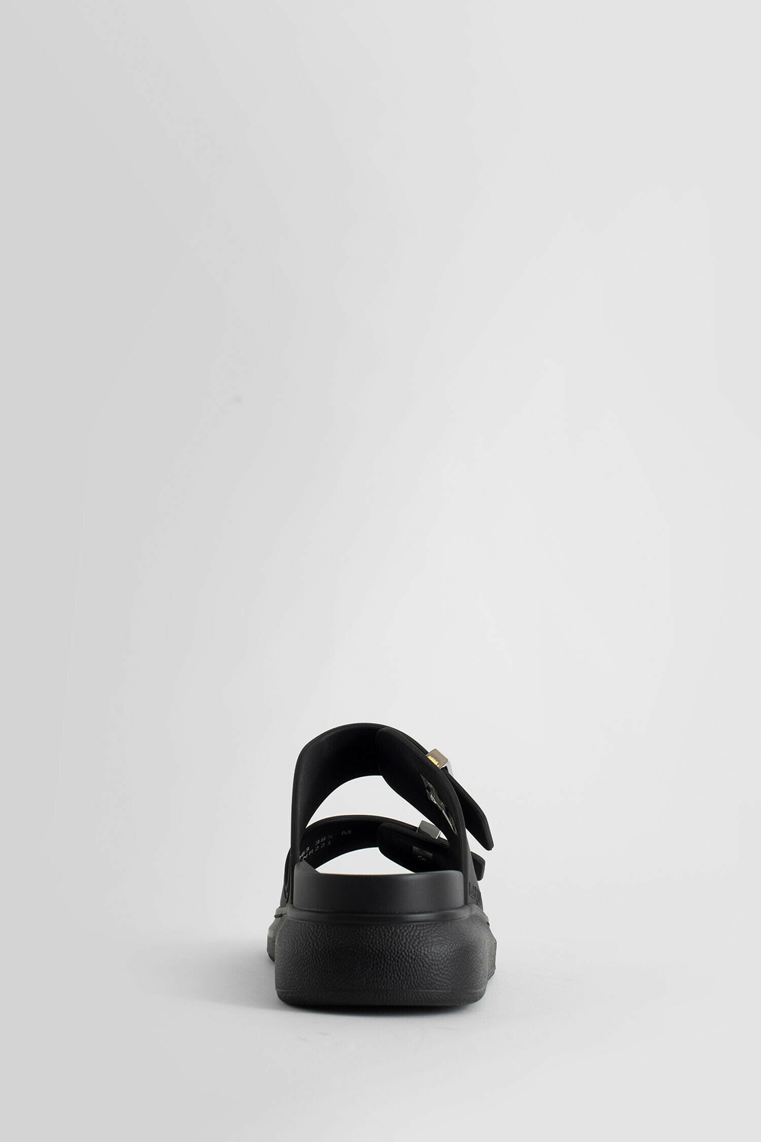 Antonioli ALEXANDER MCQUEEN WOMAN BLACK SANDALS & SLIDES Sconti questo mese