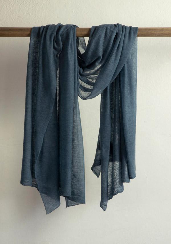 Rose & Lini MIRROR IN THE SKY CASHMERE “CLOUD KNITTED PLAIN” STORM SHAWL In Saldo