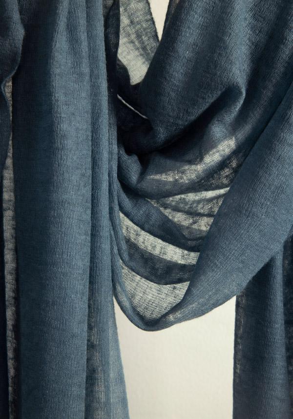 Rose & Lini MIRROR IN THE SKY CASHMERE “CLOUD KNITTED PLAIN” STORM SHAWL In Saldo