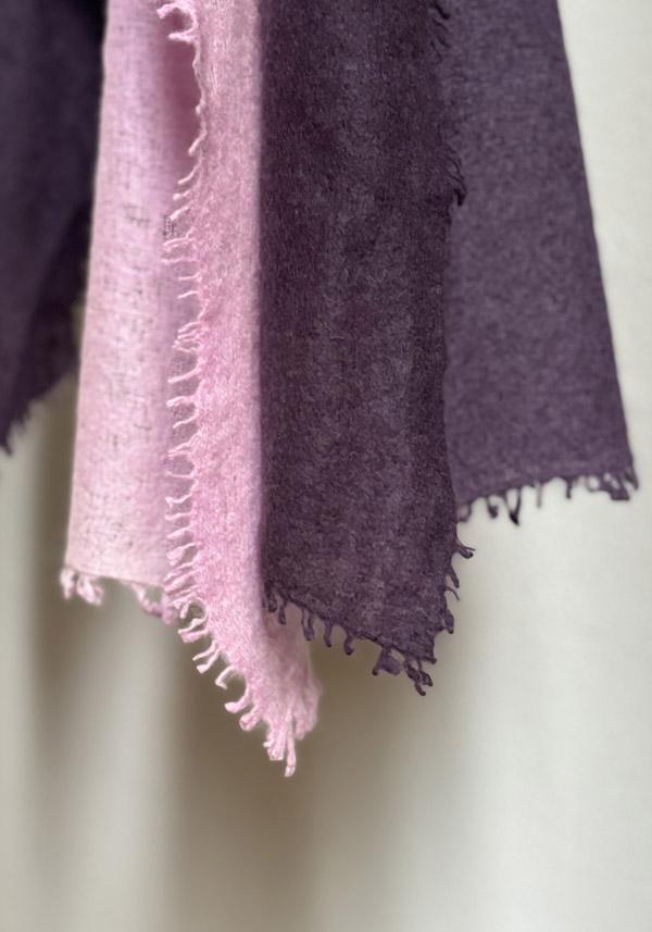 Rose & Lini MIRROR IN THE SKY CASHMERE “OPEN KNITTED DEGRADEE” INKPOT & DEW SCARF Moda