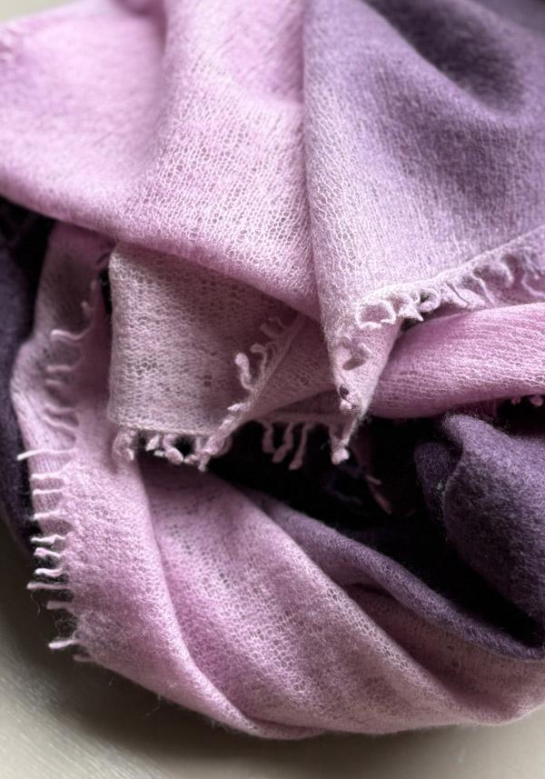 Rose & Lini MIRROR IN THE SKY CASHMERE “OPEN KNITTED DEGRADEE” INKPOT & DEW SCARF Moda