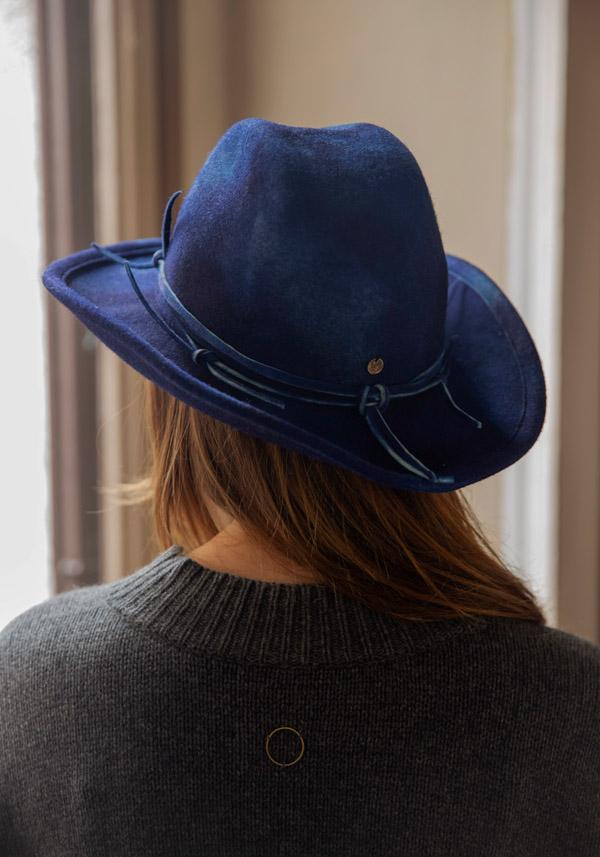Rose & Lini YESEY “RAFFISH” BLUE FELTED HAT Offerta esclusiva