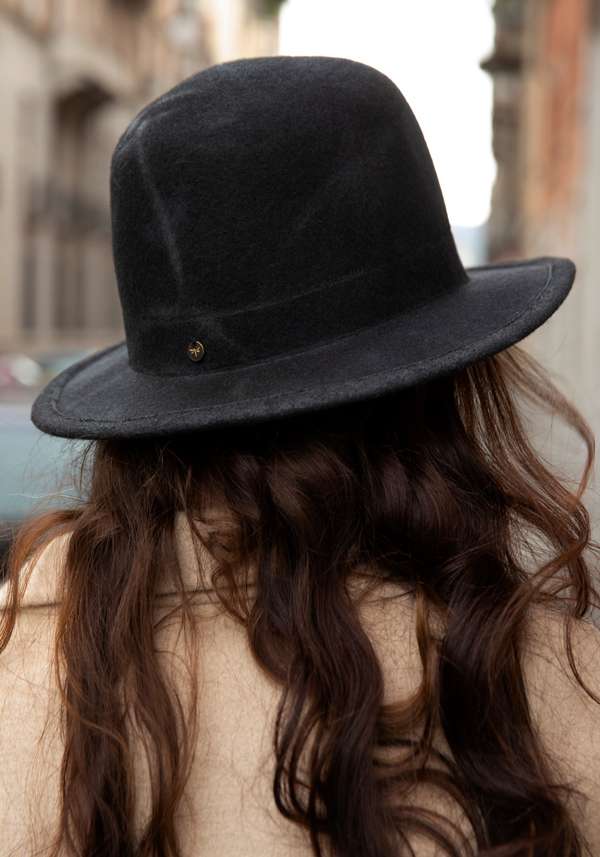 Rose & Lini YESEY “PAINT EDDY” BLACK FELTED HAT Vendite stagionali