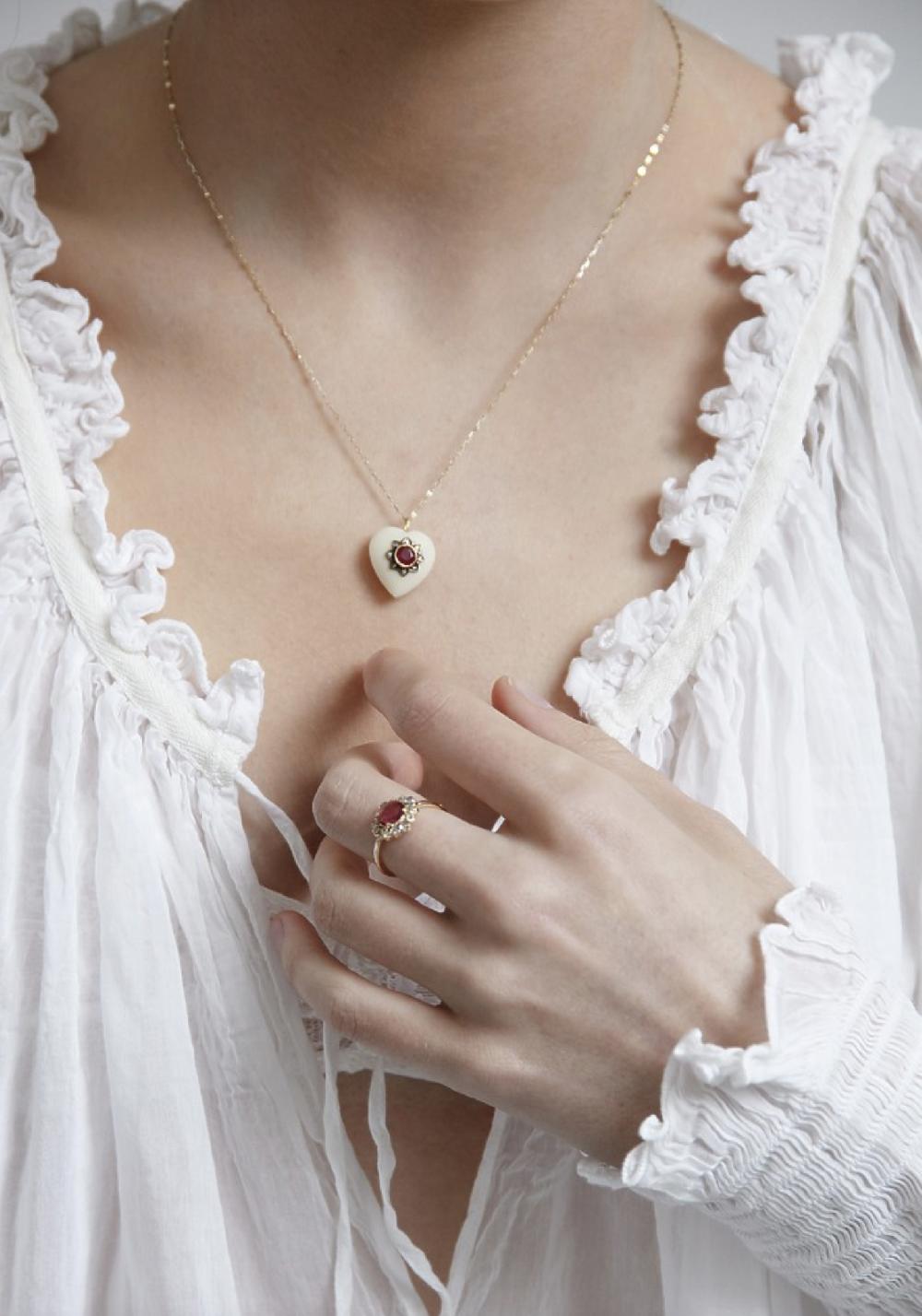 Rose & Lini 5 OCTOBRE “ROSIE” GOLD PENDANT NECKLACE Super sconto